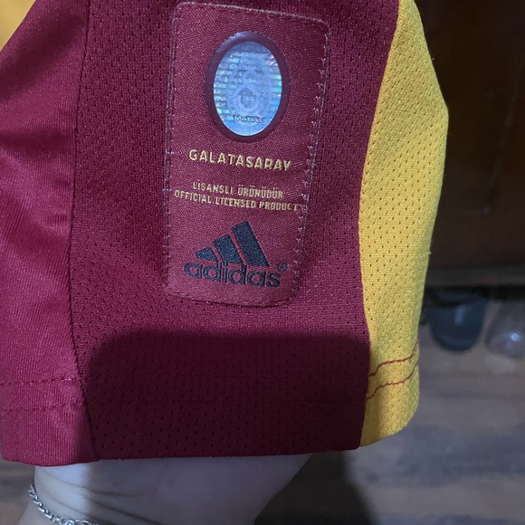 Pre loved 🥰 Adidas jersey. Size Medium - Picture 4 of 4